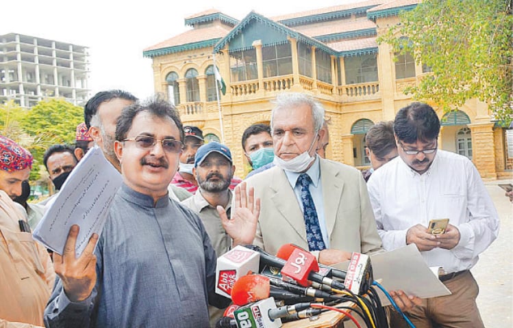 Haleem Adil Sheikh speaks to the media outside Quaid-i-Azam House Museum on Tuesday.—APP