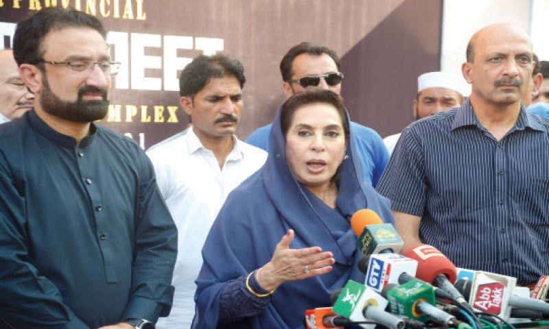 Federal Minister for Inter-Provincial Coordination and Sports Dr Fehmida Mirza addressing a press conference in Peshawar on Sunday. — White Star