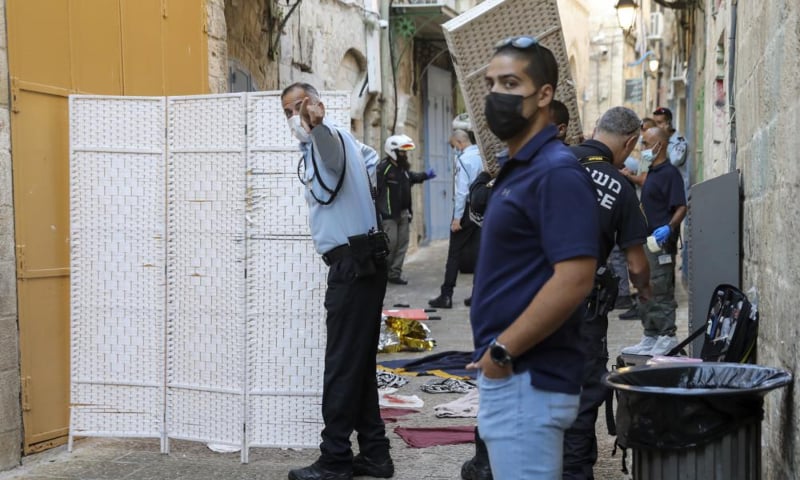 Israeli police examine the scene of a stabbing attack in Jerusalem's Old City, Israel, Sept 30. — AP