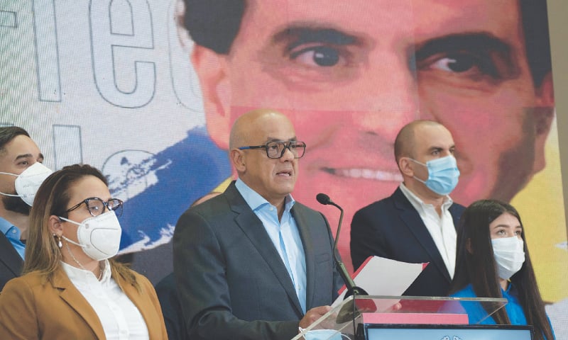 CARACAS: With a huge portrait of businessman Alex Saab in the background, president of Venezuela&rsquo;s National Assembly Jorge Rodriguez (centre) speaks to the press on Saturday. He announced that the government had halted negotiations with the opposition in retaliation for Saab&rsquo;s extradition to the US.&mdash;AP