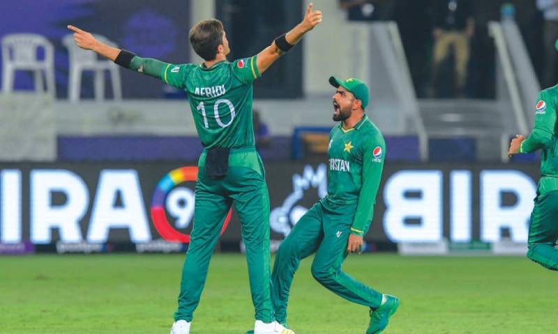 SHAHEEN Shah Afridi (L) and Pakistan captain Babar Azam celebrate the dismissal of Indian opener 
K.L. Rahul during Sunday&rsquo;s blockbuster at the Dubai International Cricket Stadium.&mdash;AFP
