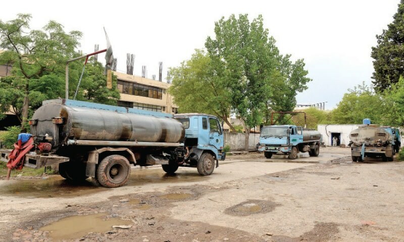 Tankers are seen parked at the CDA’s G-10 office where they are filled with water to supply to residents of sectors facing shortage of the commodity. — Photo by Muhammad Asim/File Tankers are seen parked at the CDA’s G-10 office where they are filled with water to supply to residents of sectors facing shortage of the commodity. — Photo by Muhammad Asim/File