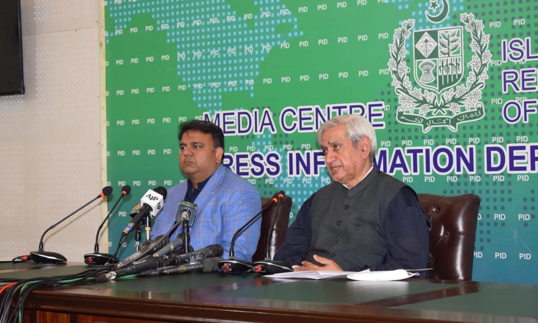 Minister for National Food Security and Research Syed Fakhr Imam addresses a press conference in Islamabad alongside Minister for Information Fawad Chaudhry. — PID