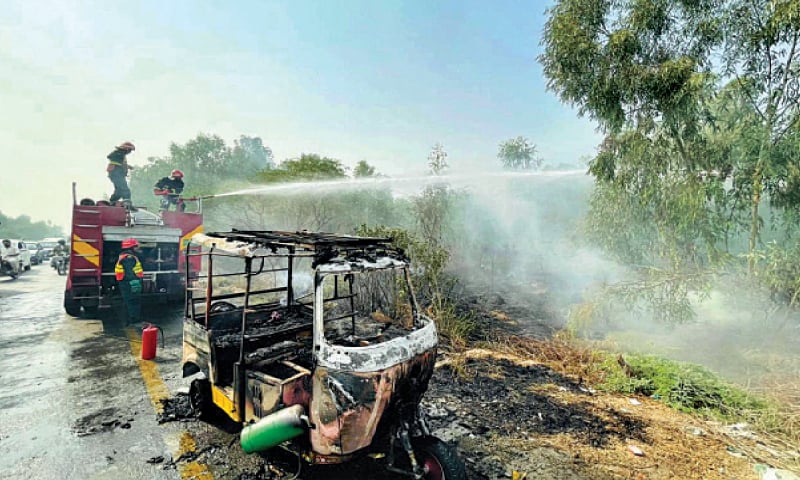Fire Rickshaw Rickshaw fire burns forest trees - Newspaper - DAWN.COM