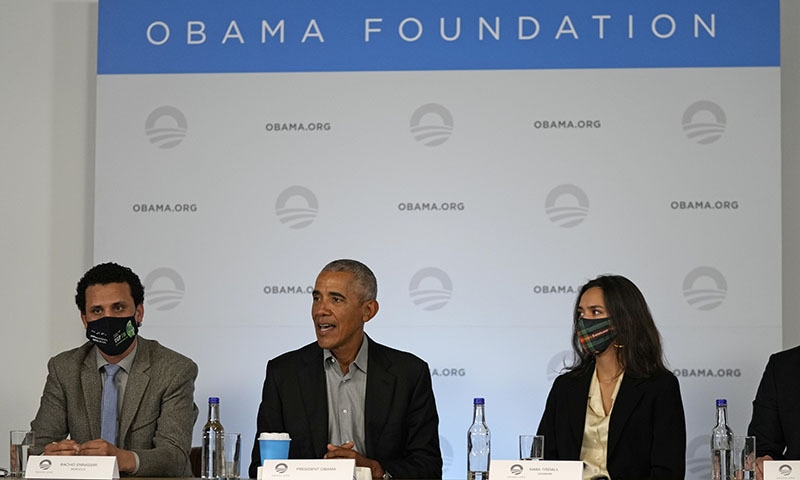 GLASGOW: Former US president Barack Obama sits next to Nima Tisdall from Denmark (right) and Rachid Ennassiri from Morocco during a meeting at the COP26 UN Climate Summit on Monday. — AP