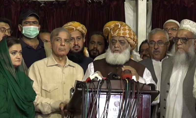 In this file photo, PDM chief Maulana Fazlur Rehman (right) speaks at a press conference in Karachi alongside PML-N President Shehbaz Sharif. — DawnNewsTV/File