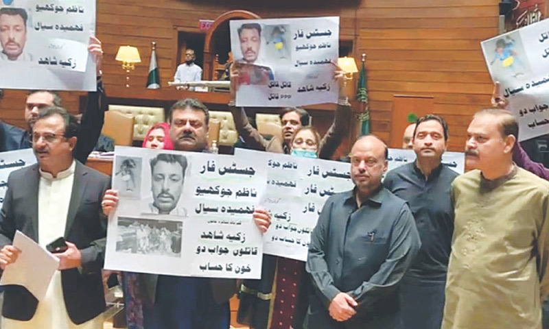 Opposition lawmakers protest against the provincial government in front of the speaker&rsquo;s rostrum during the Sindh Assembly session on Tuesday.&mdash;PPI