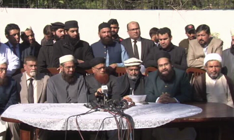 Ulema hold a press conference with Sri Lankan high commissioner to Pakistan (sitting: second from left) at Sri Lankan embassy on Tuesday. — DawnNewsTV