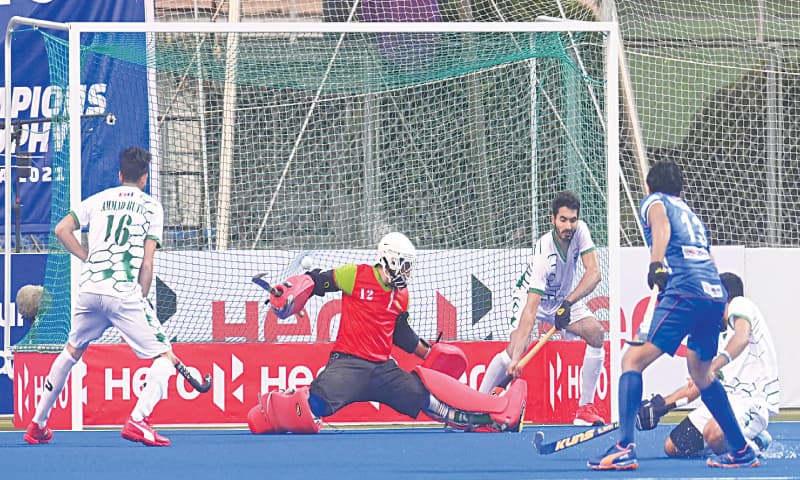 DHAKA: India’s Harmanpreet Singh (second R) scores against Pakistan during their match of the Asian Champions Trophy on Friday. — AFP