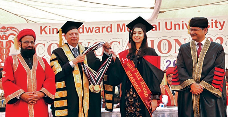 Governor Chaudhry Sarwar gives away medals to the best all-round graduate at the KEMU convocation.