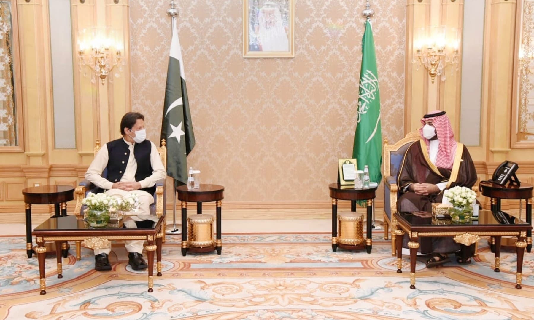 Prime Minister Imran Khan meets Crown Prince Mohammed bin Salman on the sidelines of Middle East Green Initiative Summit at Riyadh, Saudi Arabia on 25th October, 2021. — APP