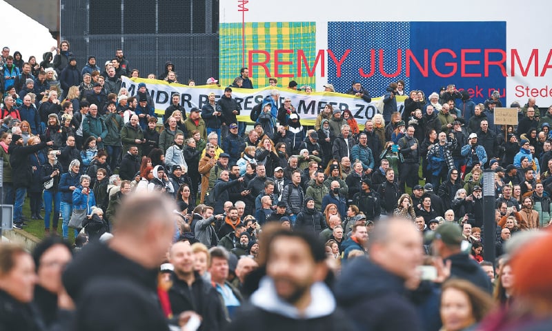 AMSTERDAM: Opponents of coronavirus restrictions imposed by the Dutch government defy a ban on rallies.&mdash;Reuters