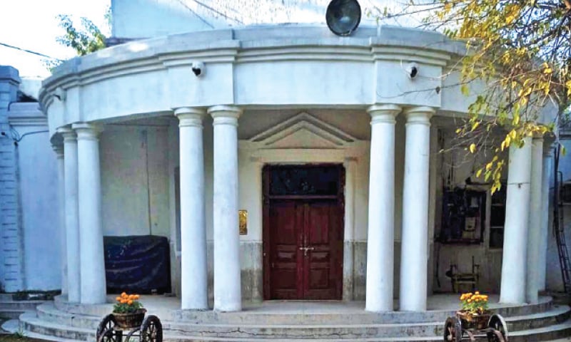 (Left) A file photo of the Cantonment Public Library. However, the sign outside has been removed following recent renovation work (right). — White Star (Left) A file photo of the Cantonment Public Library. However, the sign outside has been removed following recent renovation work (right). — White Star