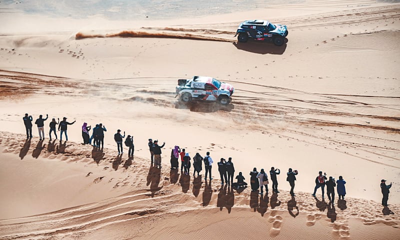 RIYADH: Toyota’s South African driver Henk Lategan and co-driver Brett Cummings of South Arfrica (L) and Mini’s Jakub Przygonski of Poland and his co-driver Timo Gottschalk of Germany compete during the sixth stage of the Dakar Rally on Friday.—AFP RIYADH: Toyota’s South African driver Henk Lategan and co-driver Brett Cummings of South Arfrica (L) and Mini’s Jakub Przygonski of Poland and his co-driver Timo Gottschalk of Germany compete during the sixth stage of the Dakar Rally on Friday.—AFP