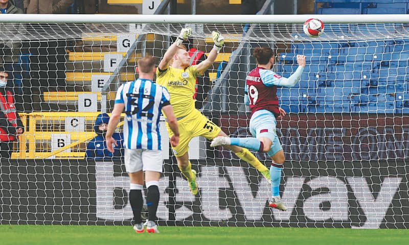 BURNLEY: Burnley’s Jay Rodriguez (R) scores during the FA Cup third-round match against Huddersfield at Turf Moor on Saturday.
—Reuters BURNLEY: Burnley’s Jay Rodriguez (R) scores during the FA Cup third-round match against Huddersfield at Turf Moor on Saturday.
—Reuters