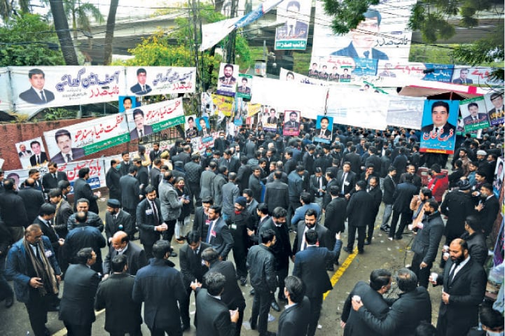 LAHORE: Lawyers gather at Aiwan-i-Adl during the annual election of Lahore Bar Association. &mdash; White Star