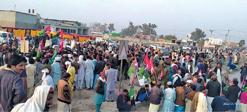 RAHIM YAR KHAN: Farmers block national highway near Sadiqabad. &mdash; Dawn