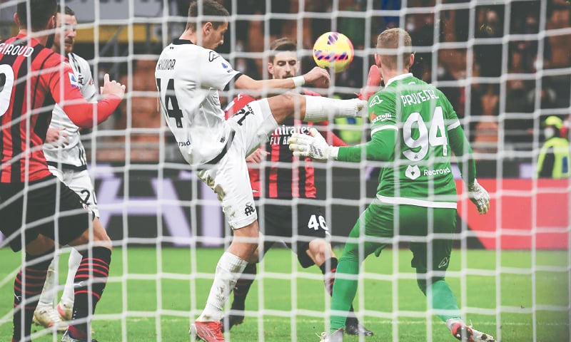 MILAN: Spezia’s Jakub Kiwior (C) clears the ball during their Serie A match against AC Milan at San Siro.—AFP MILAN: Spezia’s Jakub Kiwior (C) clears the ball during their Serie A match against AC Milan at San Siro.—AFP