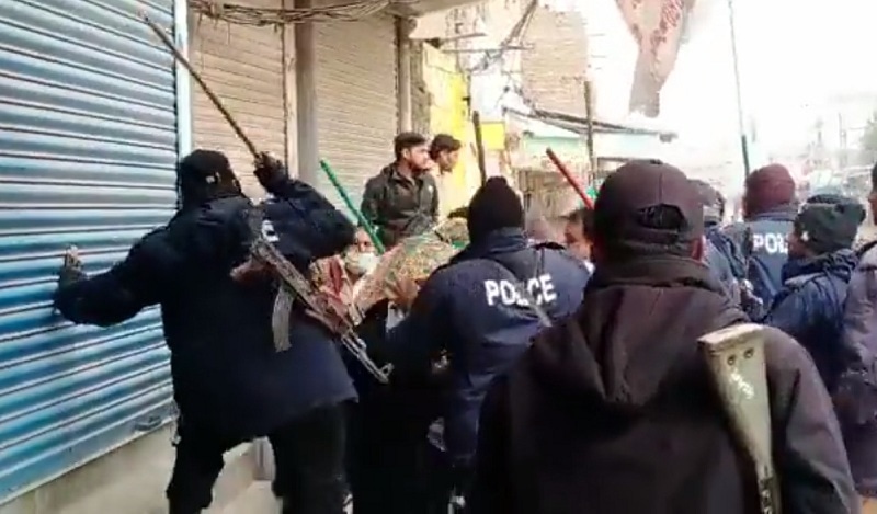 Police resort to baton-charge protesting women in Tando Allahyar on Saturday. — Screengrab via Twitter