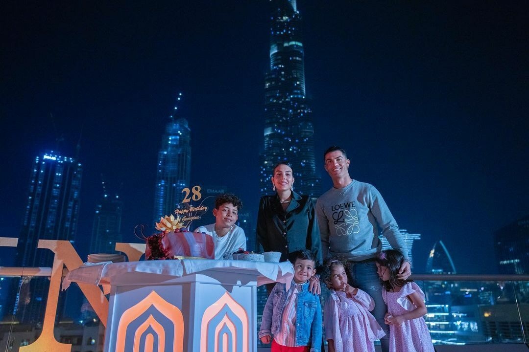 Cristiano Ronaldo lights up Burj Khalifa with girlfriend Georgina Rodriguez&#39;s face for her birthday - Celebrity - Images