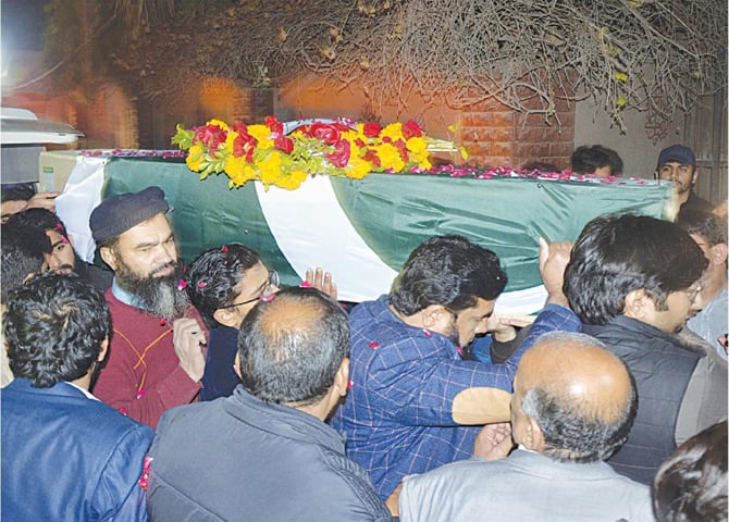 FAISALABAD: People attend the funeral of a soldier who was martyred during a gun battle with terrorists in Balochistan.—AP