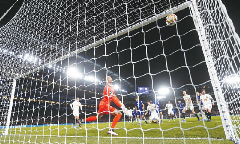 LONDON: Chelsea&rsquo;s Kai Havertz (fourth R) heads to score past Lille goalkeeper Leo Jardim during the Champions League round-of-16 first leg at Stamford Bridge.&mdash;Reuters