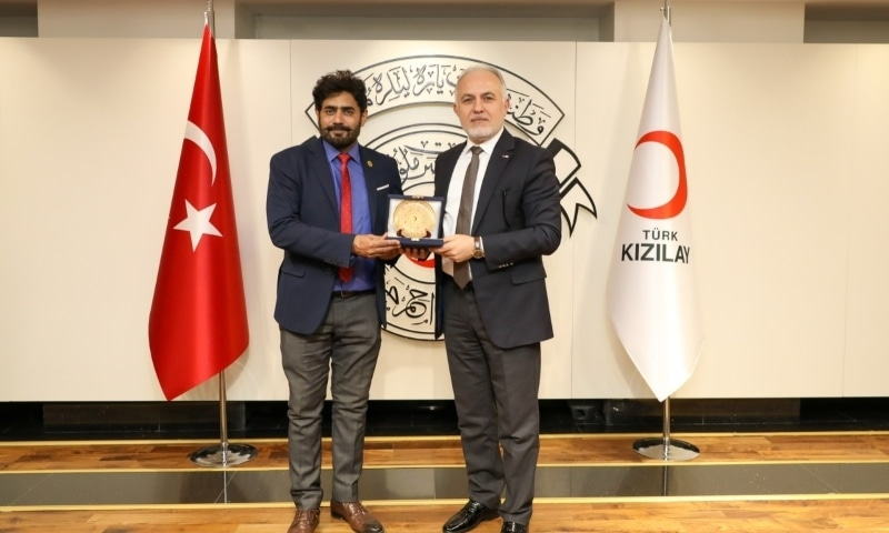 Pakistan Red Crescent Society Chairman Abrarul Haq (L) and Turkish Red Crescent President Dr Kerem Kink (R) at a function for the signing of a memorandum of understanding to repatriate 3,000 Pakistanis stranded in Turkey. — Pakistan Red Crescent Twitter