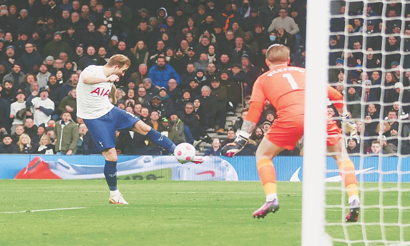 LONDON: Tottenham Hotspur&rsquo;s Harry Kane shoots to score against Everton during their Premier League match at the Tottenham Hotspur Stadium.&mdash;Reuters