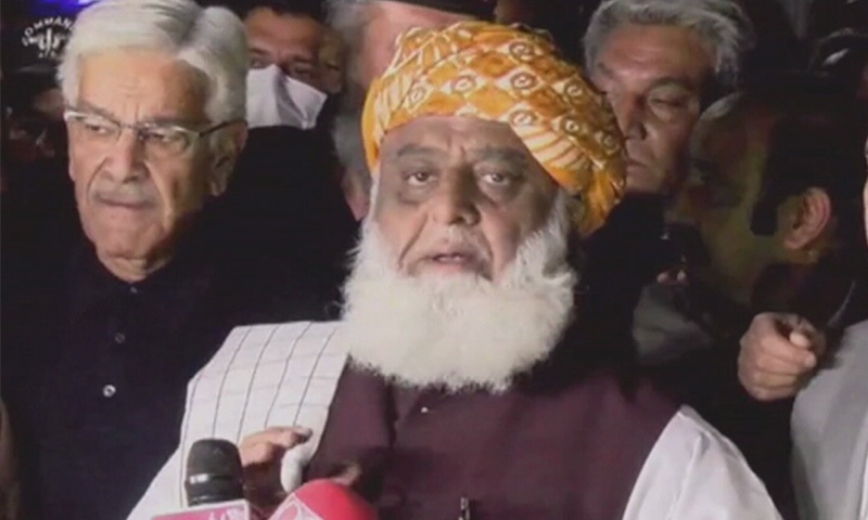 JUI-F chief Maulana Fazlur Rahman speaks to the media following the police operation. — DawnNewsTV