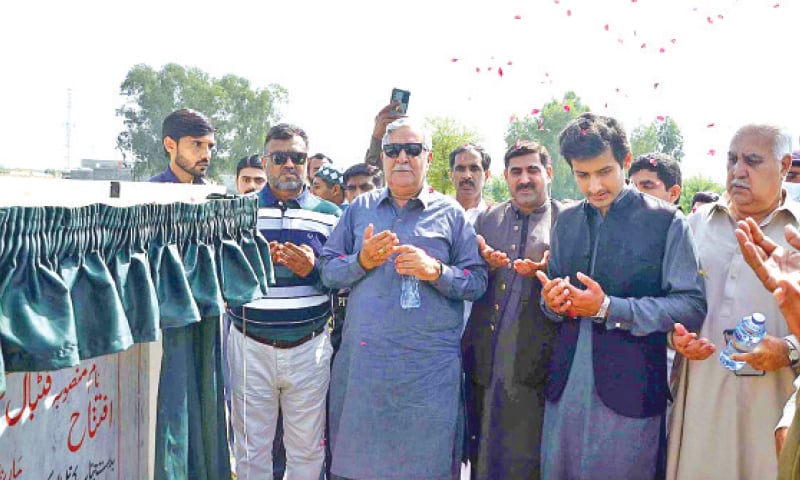 Govt will not yield to any blackmailing: minister - Newspaper - DAWN.COM
