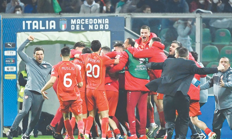 PALERMO: North Macedonia players celebrate after defeating Italy in their World Cup qualifying play-off at the Renzo-Barbera Stadium.
—AFP PALERMO: North Macedonia players celebrate after defeating Italy in their World Cup qualifying play-off at the Renzo-Barbera Stadium.
—AFP