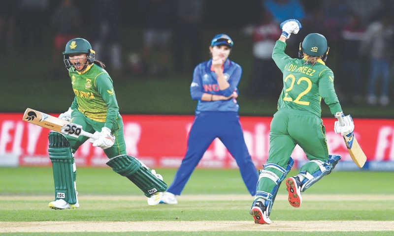 CHRISTCHURCH: South Africa’s Mignon du Preez (R) and Shabnim Ismail celebrate the match winning run against Inida during their Women’s World Cup match at Hagley Oval on Sunday.—AFP CHRISTCHURCH: South Africa’s Mignon du Preez (R) and Shabnim Ismail celebrate the match winning run against Inida during their Women’s World Cup match at Hagley Oval on Sunday.—AFP