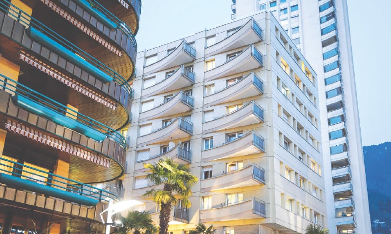 MONTREUX (Switzerland): The building where the French family committed suicide.&mdash;AFP