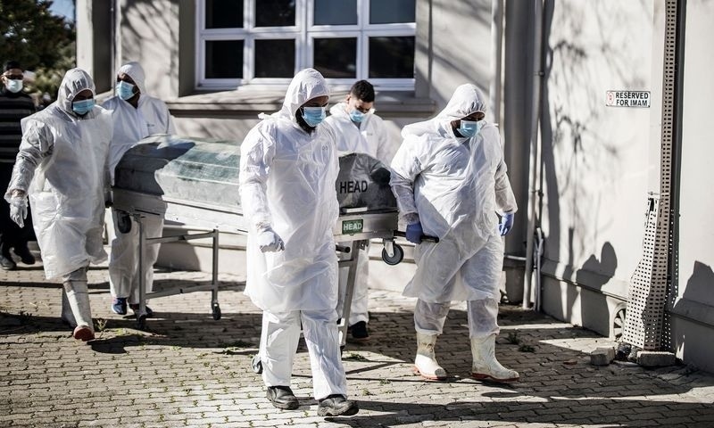 Funeral proceedings for a coronavirus victim in Cape Town, in June 2020. — AFP