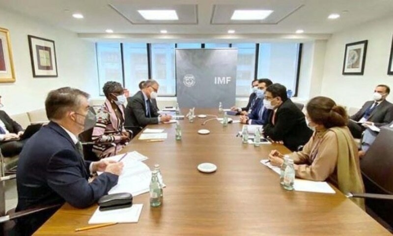 A Pakistani delegation, including Finance Minister Miftah Ismail, meets with IMF Deputy Managing Director Antoinette Sayeh and other officials in Washington, US, April 22. — APP