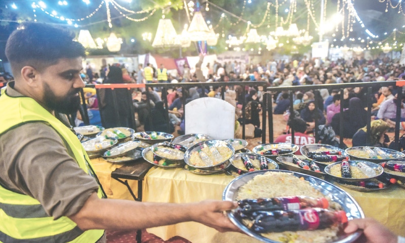 SeHri is being served at Numaish intersection. &mdash;Fahim Siddiqi / White Star