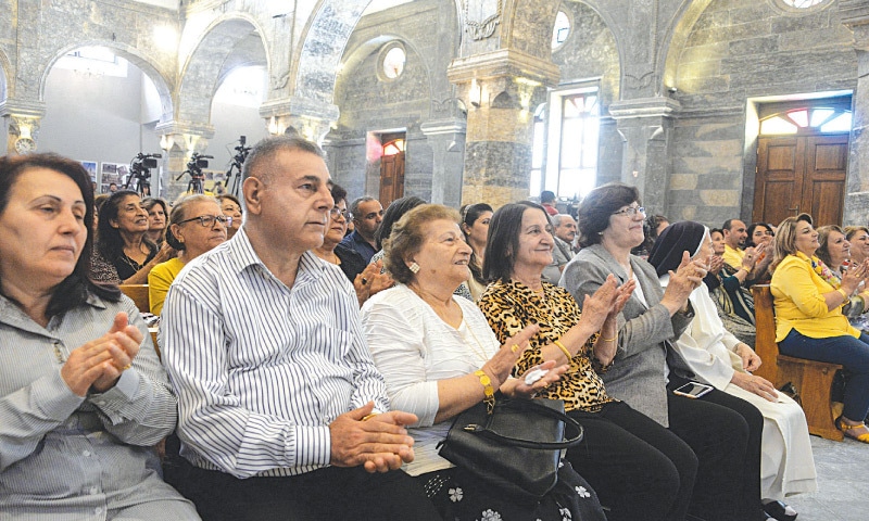 Christian worshippers attend mass at the Syriac Catholic Church of Mar Tuma (Saint Thomas) in Iraq&rsquo;s northern city of Mosul on Saturday.&mdash;AFP