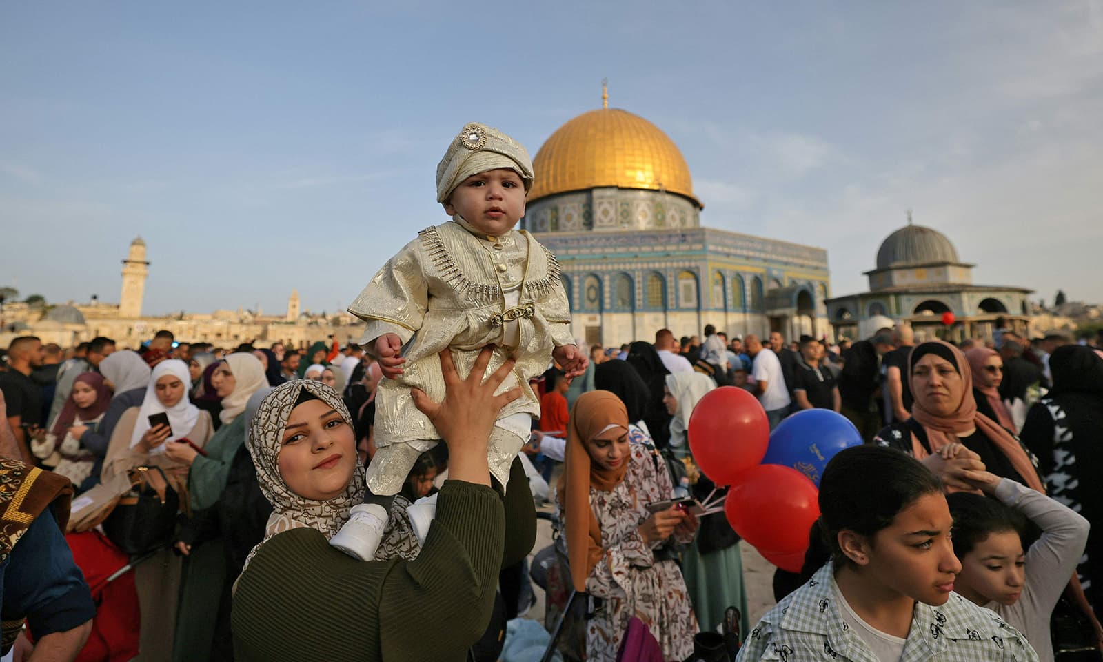 مقبوضہ بیت المقدس میں نماز عید کے بعد کے منناظر — فوٹو: اے ایف پی