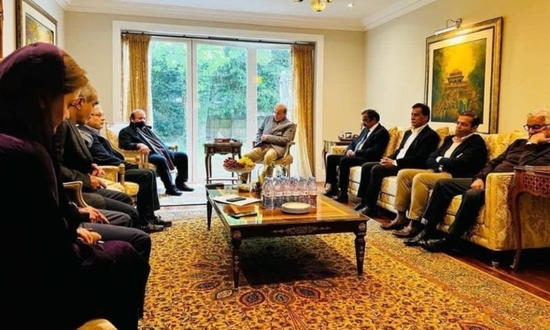 PML-N leaders meet party supremo Nawaz Sharif in London on Wednesday. — 
Zartaj Gul Wazir Twitter