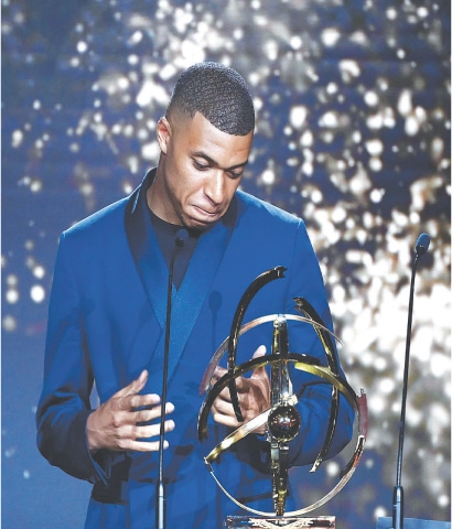 PARIS St Germain’s Kylian Mbappe receives the Best Ligue 1 Player award during a television show, as part of the 30th edition of the UNFP trophy ceremony.—AFP