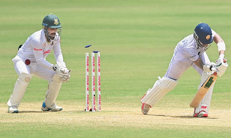 BANGLADESH’S wicket-keeper Liton Das reacts after Sri Lankan batter Kusal Mendis is dismissed during the first Test at the Zahur Ahmed Chowdhury Stadium on Thursday.—AFP