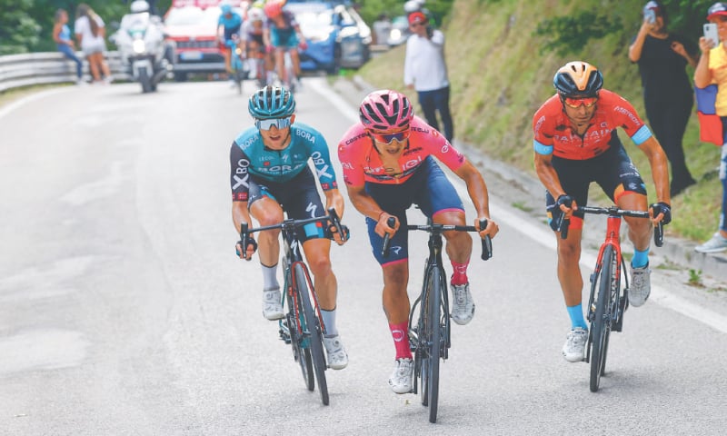 OVERALL leader Team Ineos’ Richard Carapaz (C) of Ecuador, Team Bora’s Australian rider Jai Hindley (L) and Team Bahrain’s Mikel Landa of Spain compete in the final ascent during the 19th stage of the Giro d’Italia, a 178km distance from Marano Lagunare to Santuario di Castelmonte, on Friday.—AFP