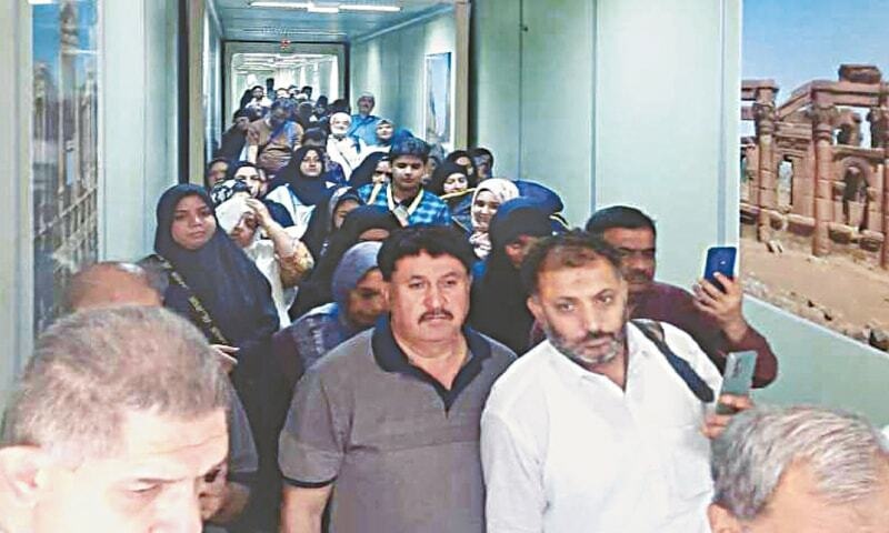 شام میں پھنسے 165 پاکستانی وطن واپس پہنچ گئے &mdash; فائل فوٹو: وائٹ اسٹار