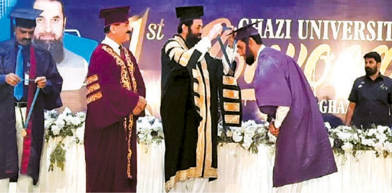DERA GHAZI KHAN: Governor Baleeghur Rehman awards medal to a graduate at the convocation of the Ghazi University. — Dawn DERA GHAZI KHAN: Governor Baleeghur Rehman awards medal to a graduate at the convocation of the Ghazi University. — Dawn