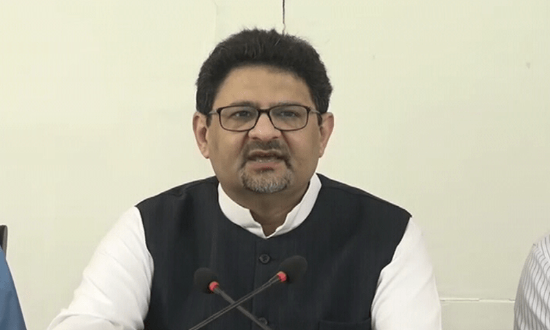 Miftah Ismail addresses a press conference in Karachi on November 22, 2021 — DawnNewsTV/File