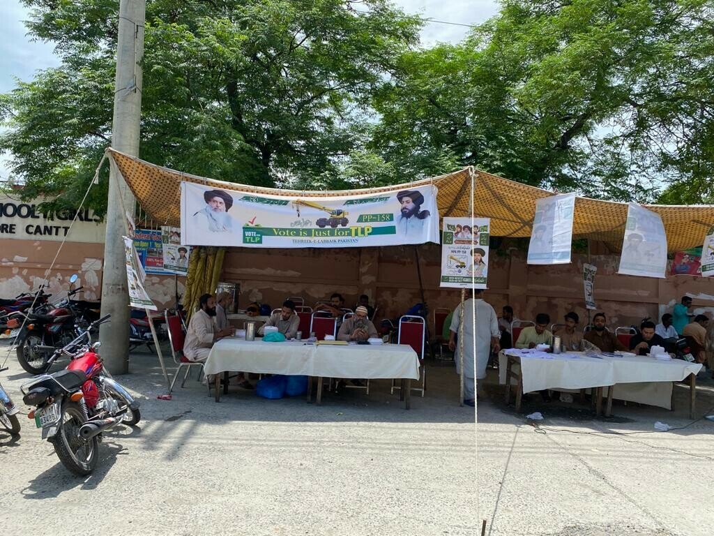 A TLP election camp.&mdash;Photo by Omer Hayat
