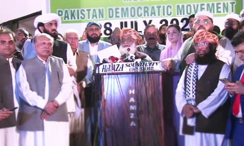 PDM chief Maulana Fazl-ur-Rehman (C) addresses a press briefing in Islamabad on Thursday. - DawnNewsTV