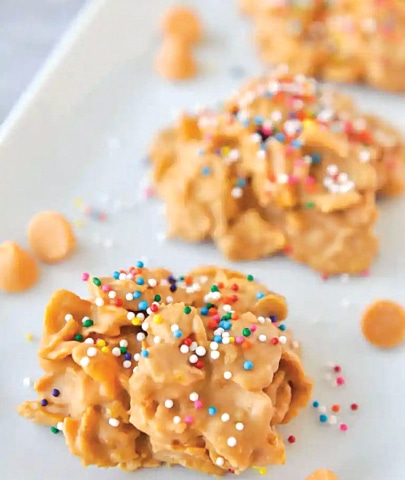 No-bake cornflake clusters