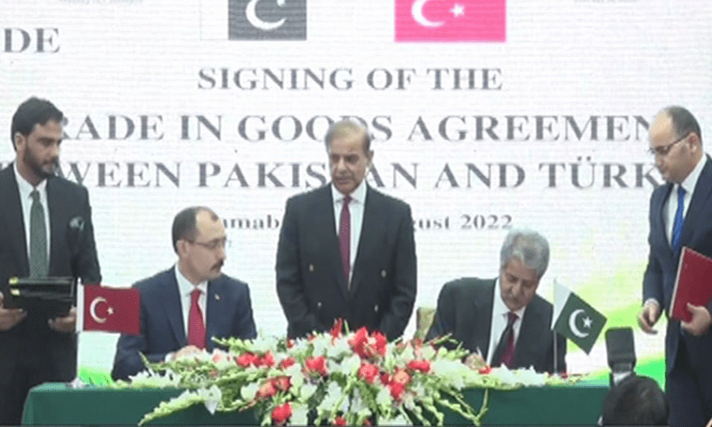 Prime Minister Shehbaz Sharif witnesses the signing of the agreement between Pakistan and Turkiye. — DawnNewsTV