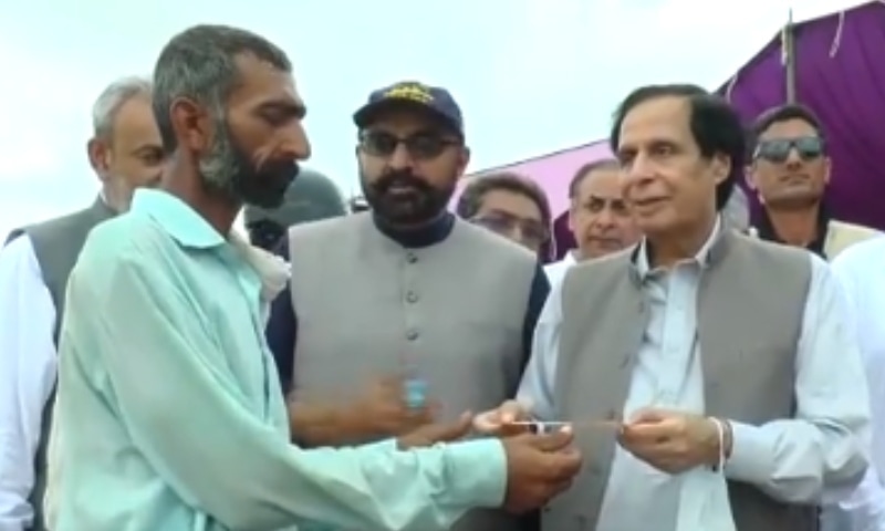 <p>Punjab Chief Minister Parvez Elahi distributes cheques during a visit to flood-hit areas of Dera Ghazi Khan and Rajanpur. — DawnNewsTV</p>